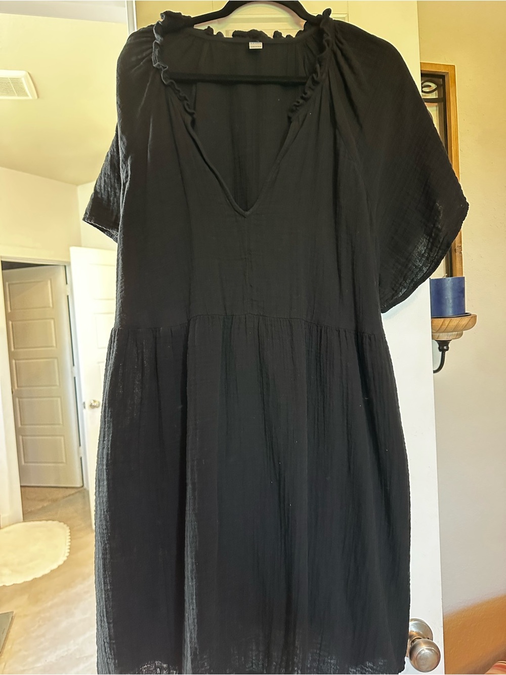 Old Navy Black Short Sleeve Ruffled V-Neck Mini Dress
